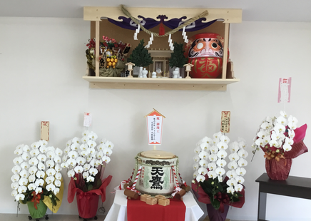 ＼(^o^)／《今日はお祝い》　鏡割りしま～す。