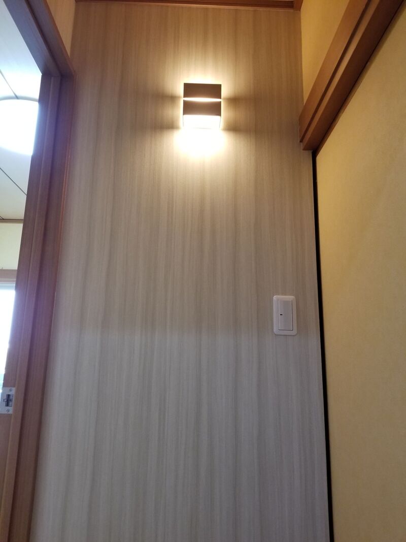 after
入口の半畳スペースで各部屋のドアを設置
