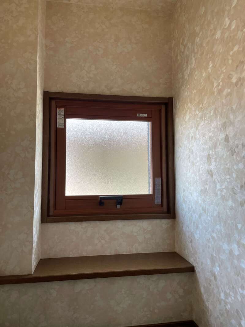 トイレの窓施工例【既存：横辷り】【内窓：FIXタイプ】