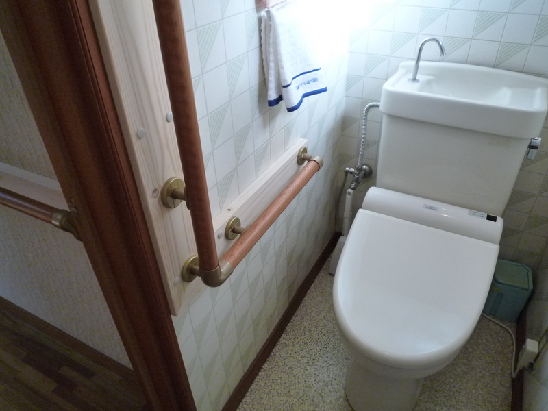 宇都宮市：便座部分を交換　手すりを設置して使いやすく安心なトイレにリフォーム