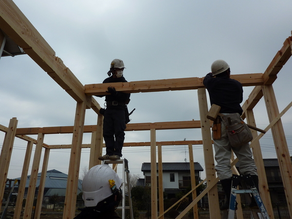 建方の様子