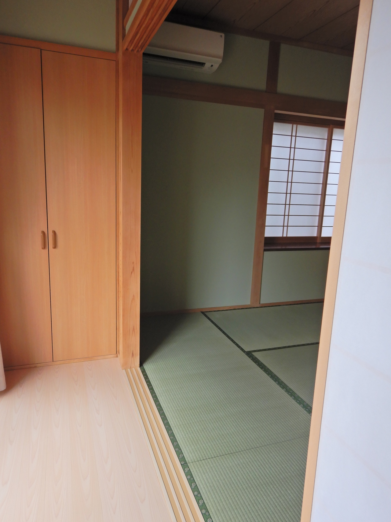 after　縁側の床板を張替え、敷居も交換