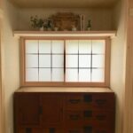 置きたい予定の古箪笥に合わせてピッタリサイズの板の間、窓、神棚を製作。