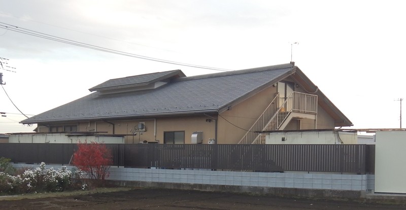 after
今回はアルミフェンスとブロックを使いました。フェンスの色をダークブラウンにしたのでキリッと引き締まった感じになりました。