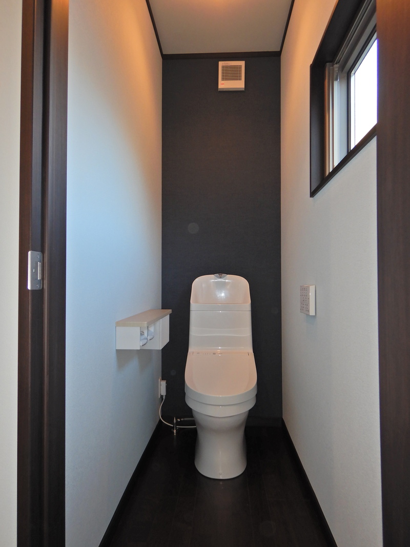 -toilet-
こちらは1F2Fとも同じ壁紙で統一されてます。